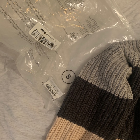 Distressed sweater - Picture 4 of 5